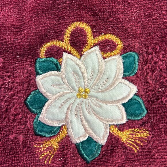 Vintage Christmas Holiday Hand Towels Embroidered Maroon Red Green Floral Fringe - Picture 6 of 9